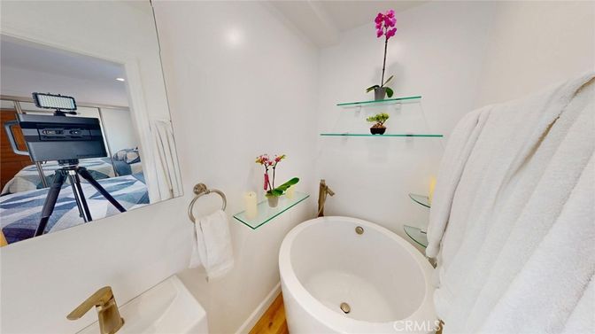 Bathroom, Interior, Recessed Lighting
