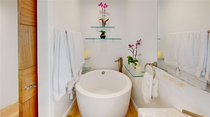 Bathroom, Free Standing Baths, Interior