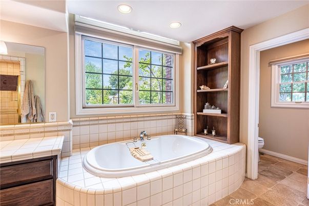 Bathroom, Interior, Recessed Lighting, Tile Countertops