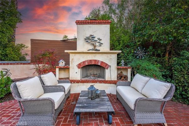 Exterior, Fireplace