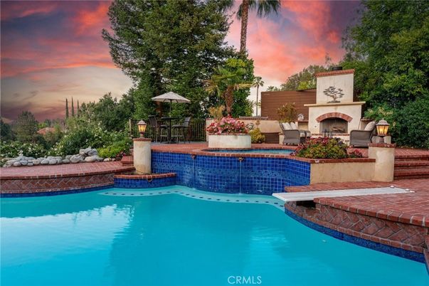 Exterior, Fireplace, Pool