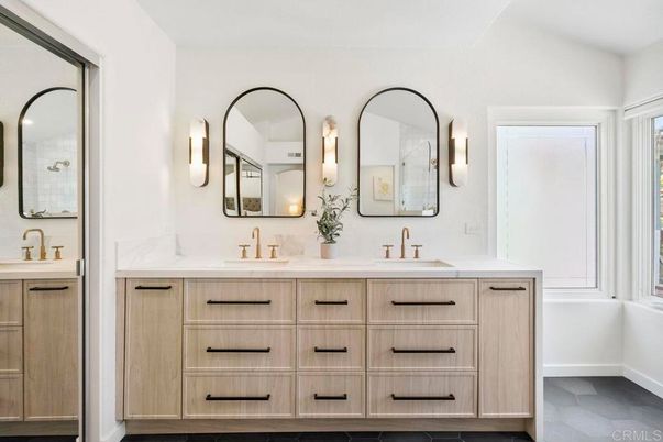 Bathroom, Dual Sink Vanities, Interior