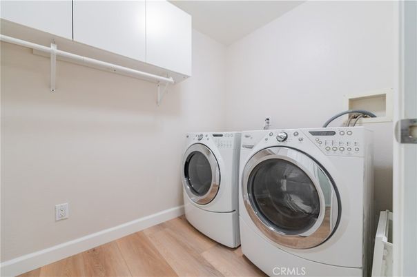 Interior, Washer, Wood Texture Flooring