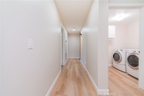 Interior, Recessed Lighting, Washer, Wood Texture Flooring