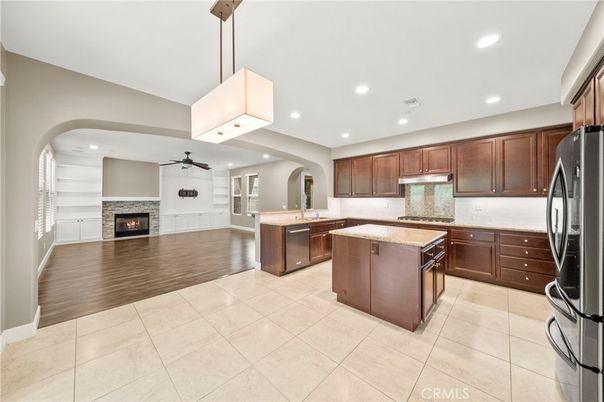Fireplace, Interior, Kitchen, Pendant Lights, Recessed Lighting, Wood Texture Flooring