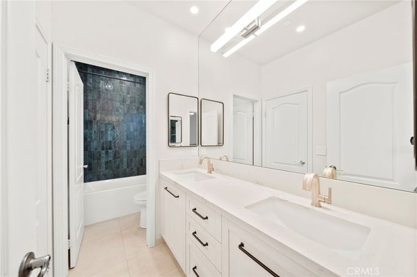 Bathroom, Dual Sink Vanities, Interior, Recessed Lighting