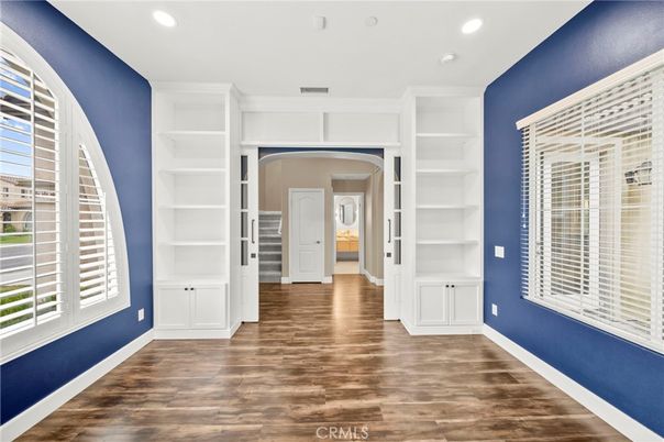Empty room, Interior, Recessed Lighting, Wood Texture Flooring
