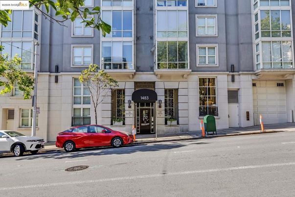 Exterior, Facade, Rowhouse