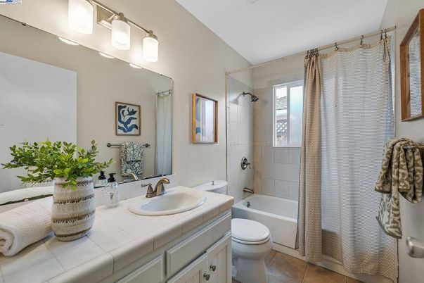 Bathroom, Interior, Tile Countertops
