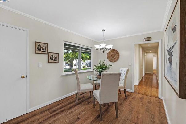 Chandelier, Dining room, Interior, Recessed Lighting, Wood Texture Flooring