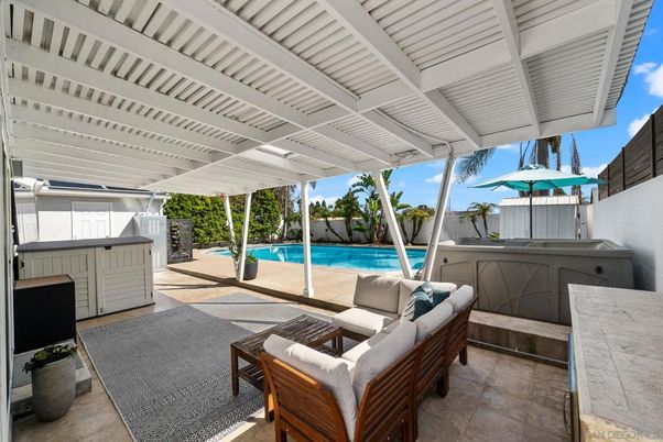 Exterior, Hot Tub, Pool