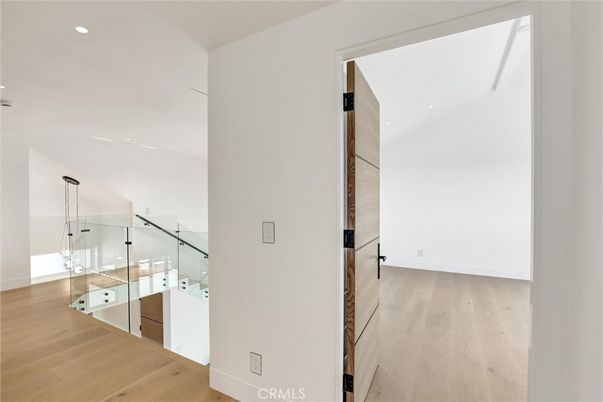 Interior, Pendant Lights, Recessed Lighting, Wood Texture Flooring