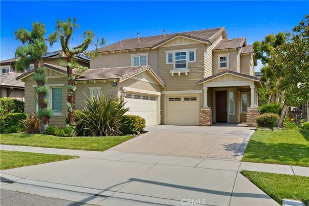 Attached, Exterior, Facade, Mediterranean
