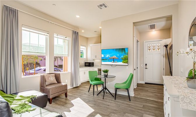 Interior, Recessed Lighting, Wood Texture Flooring