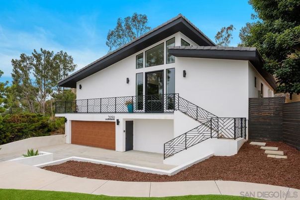Attached, Exterior, Facade, Modern