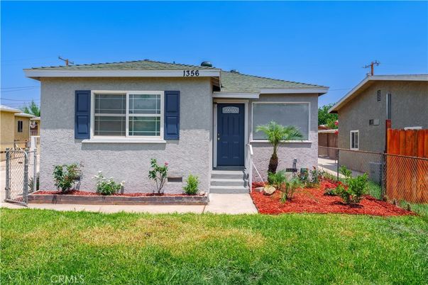Exterior, Facade, Ranch