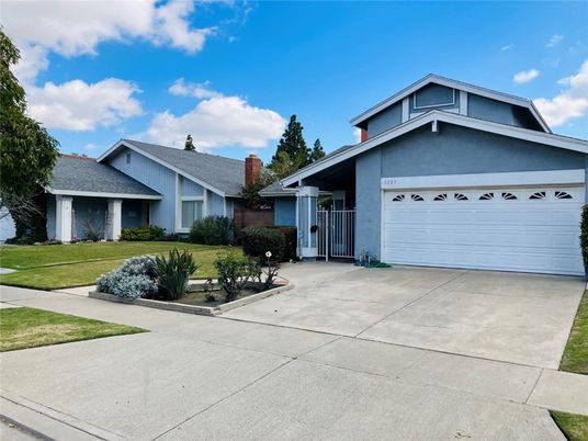 Attached, Exterior, Facade, American Craftsman