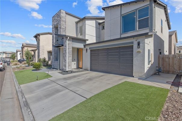 Attached, Exterior, Facade, Modern