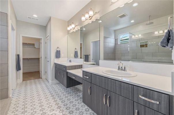 Bathroom, Dual Sink Vanities, Interior, Recessed Lighting