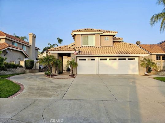 Attached, Exterior, Facade, Mediterranean
