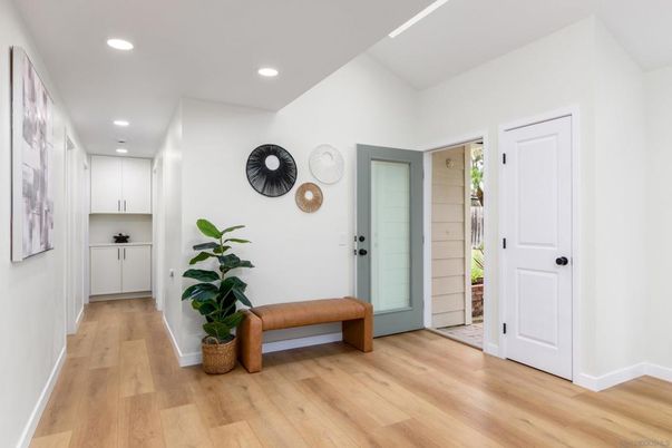 Interior, Recessed Lighting, Wood Texture Flooring