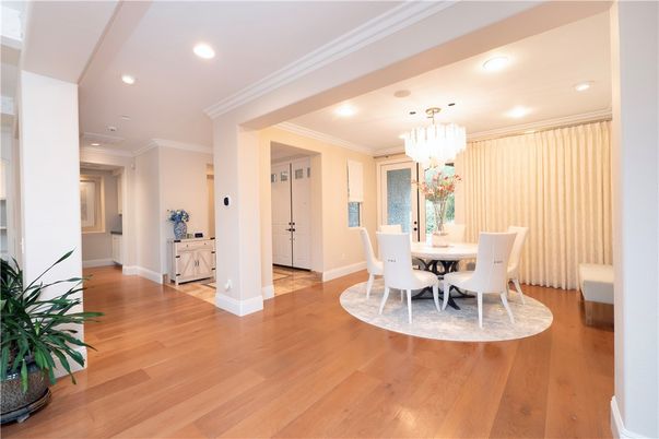 Chandelier, Dining room, Interior, Recessed Lighting, Wood Texture Flooring