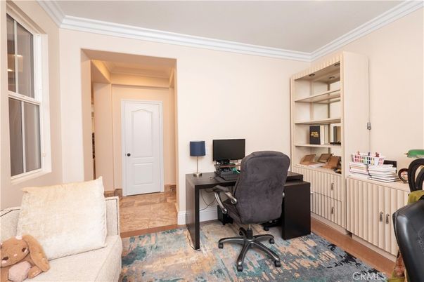 Home Office, Interior