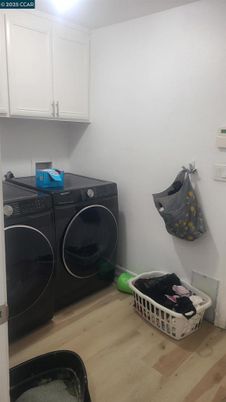Interior, Washer, Wood Texture Flooring