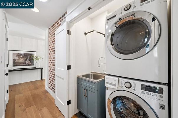 Interior, Recessed Lighting, Utility Closets, Washer, Wood Texture Flooring