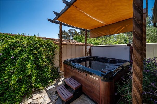 Exterior, Hot Tub