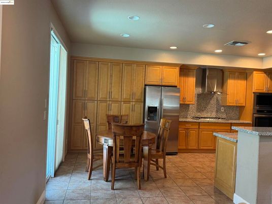 Dining room, Interior, Kitchen, Recessed Lighting, Stainless Steel Appliances
