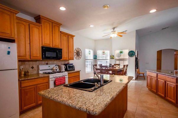 Dining room, Interior, Kitchen, Recessed Lighting