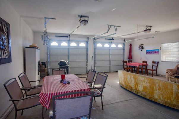 Dining room, Garage, Interior
