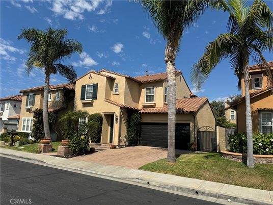 Attached, Exterior, Facade, Mediterranean