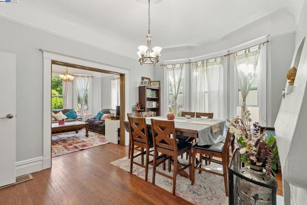 Chandelier, Dining room, Interior, Living room, Pendant Lights, Wood Texture Flooring