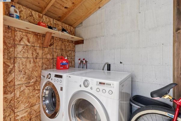 Interior, Washer, Wooden Beams, Wooden Ceilings