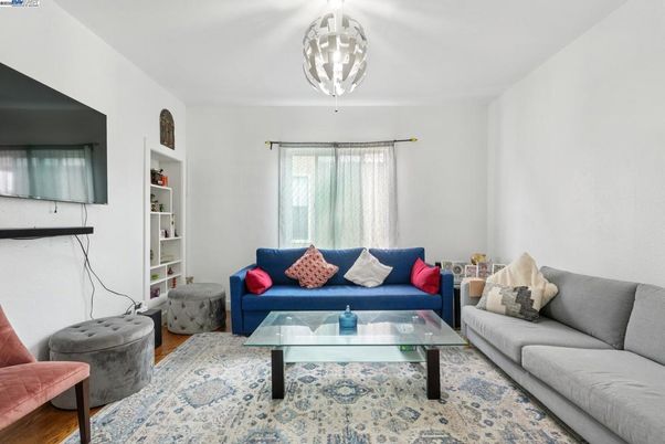 Interior, Living room, Pendant Lights, Wood Texture Flooring