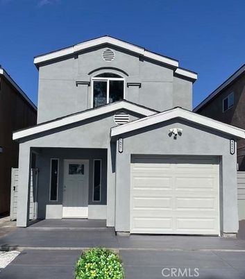 Attached, Exterior, Facade, None
