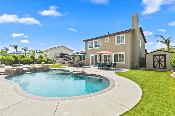 Exterior, Pool