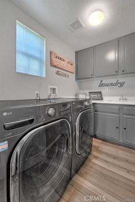 Interior, Washer, Wood Texture Flooring