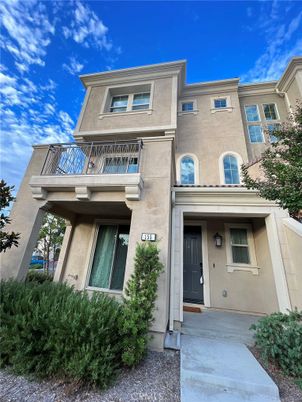 Exterior, Facade, Rowhouse