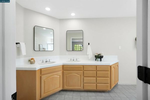 Bathroom, Dual Sink Vanities, Interior, Recessed Lighting