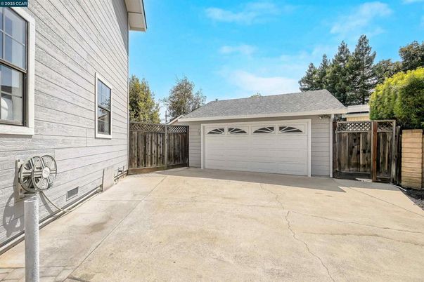 Detached Garage, Exterior