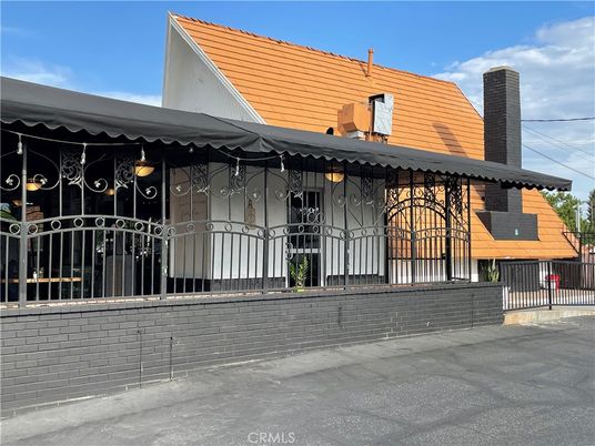 Exterior, Facade, Modern
