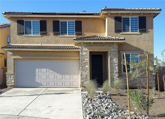 Attached, Exterior, Facade, Mediterranean