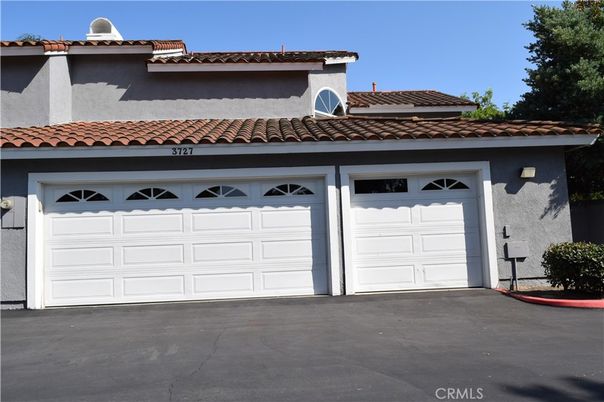 Attached, Exterior, Facade, Mediterranean