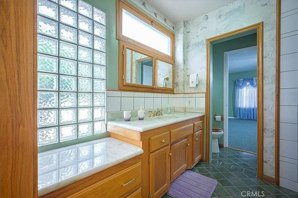 Bathroom, Interior, Tile Countertops