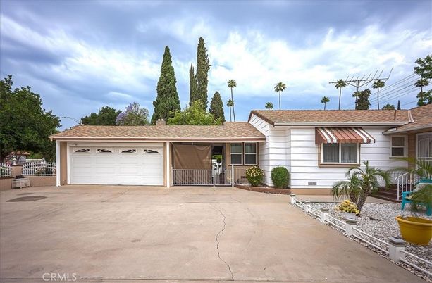 Attached, Exterior, Facade, Ranch