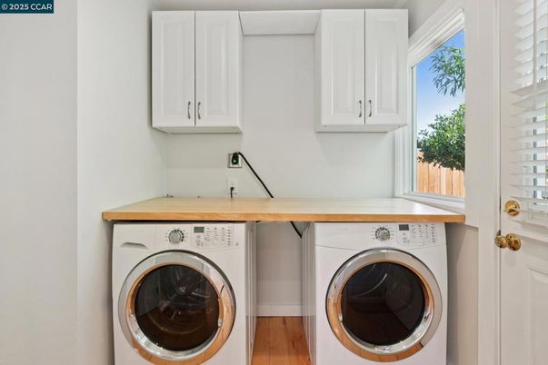 Interior, Utility Closets, Washer, Wood Texture Flooring