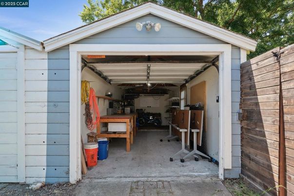 Detached Garage, Exterior